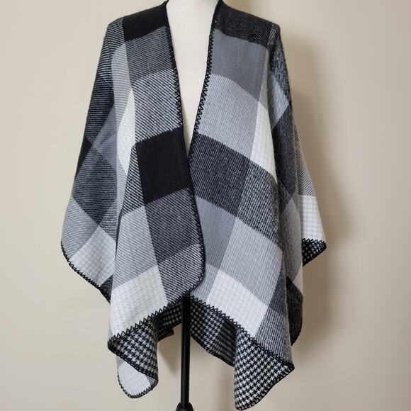 Mixit women’s Plaid blanket Wrap cape one size white gray black reversible - Picture 2 of 11